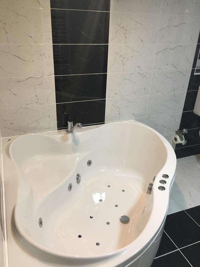 Bed And Breakfast Divanhana Novi Pazar Bagian luar foto